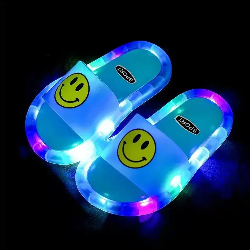 Chinelos luminosos crianças sapatos dos desenhos animados sorriso padrão confortável led luz criança bebê casa sapatos legal macio pvc antiderrapante calçado 